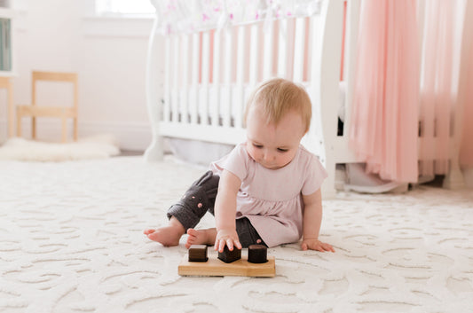 Little Girl Playing Cubos Basic - Shape Sorting