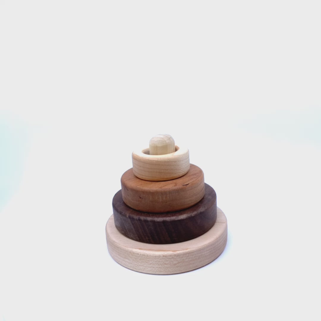 360-degree view of the Cubos 3 Different Size Rings Stacker