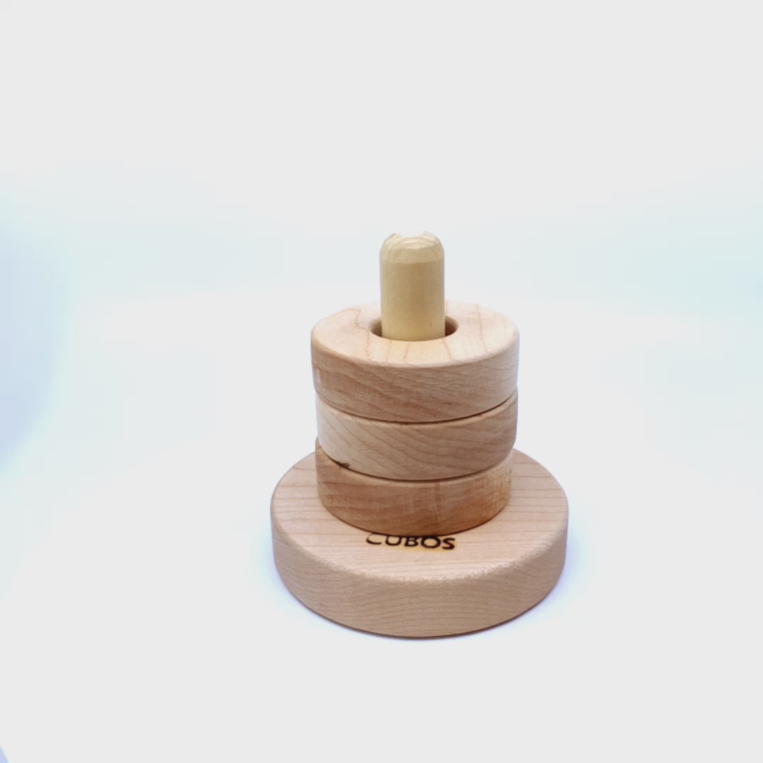 360-degree view of the Cubos Vertical Dowel with 3 Same Size Rings