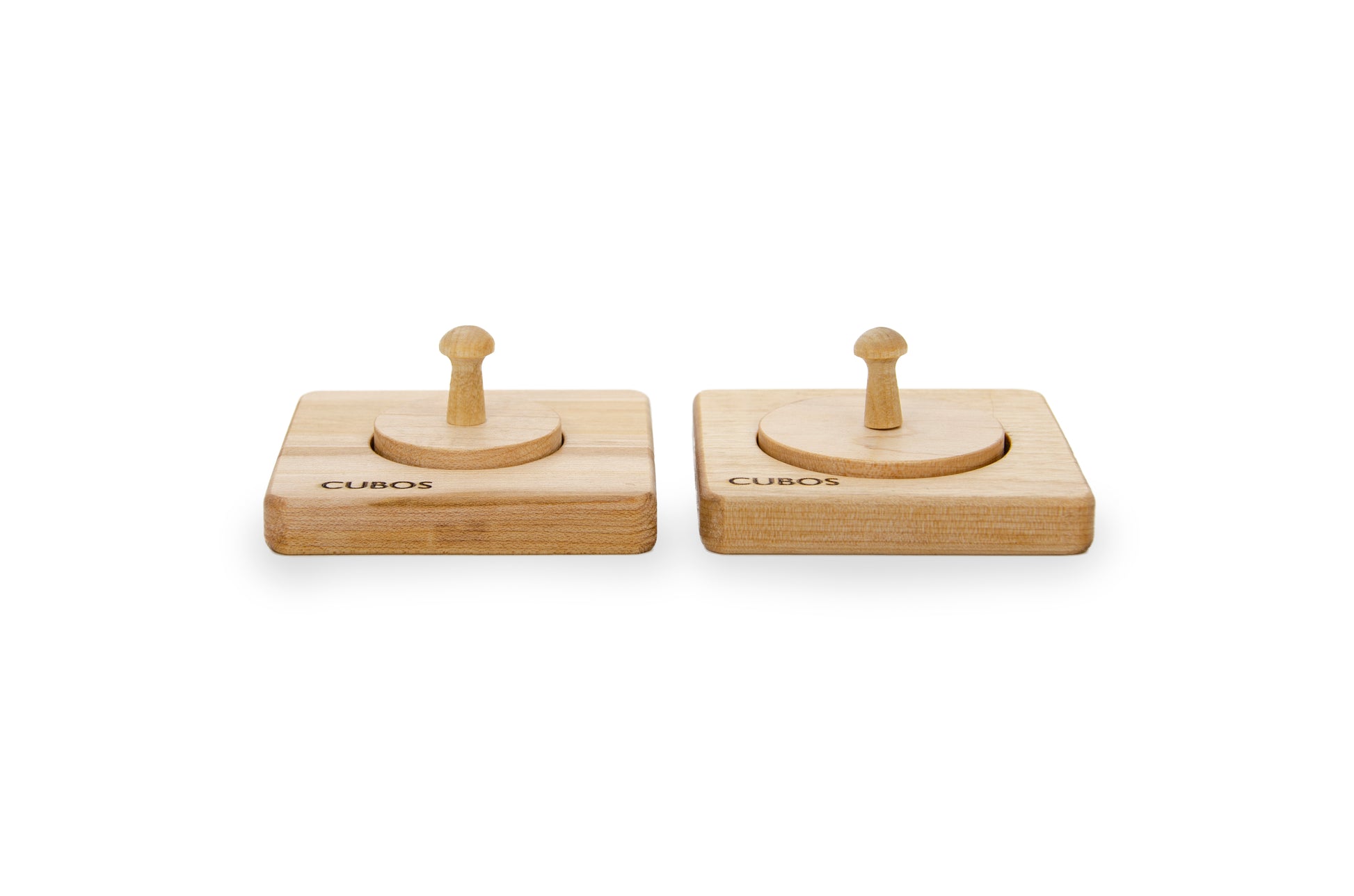 Circle puzzle closed - A wooden puzzle with two circular pieces of different sizes, promoting shape recognition and problem-solving skills in Montessori education